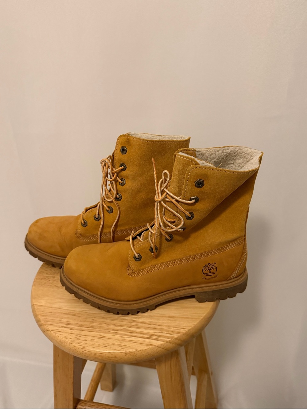 Timberland Women's Wheat Lace-Up Sherpa-Lined Boots Waterproof Lace-Up Size 8